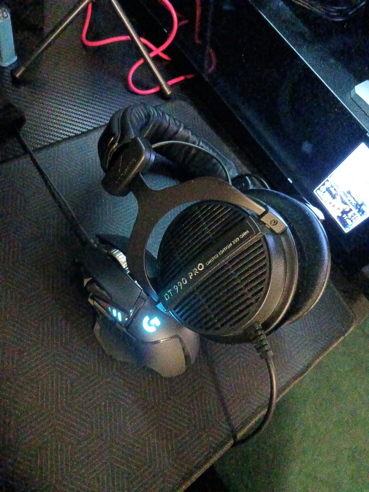 beyerdynamic DT 990 PRO Studio Headphones (250 Ohm, Black) customer photo 1