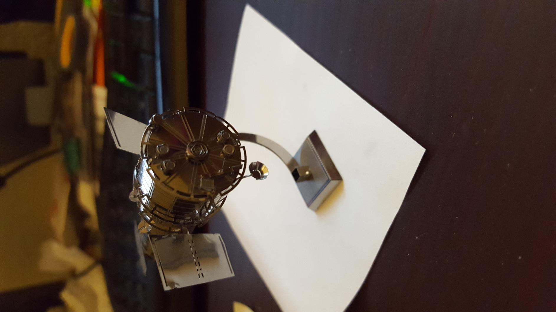 Metal Earth Fascinations Hubble Telescope 3D Metal Model Kit customer photo 2