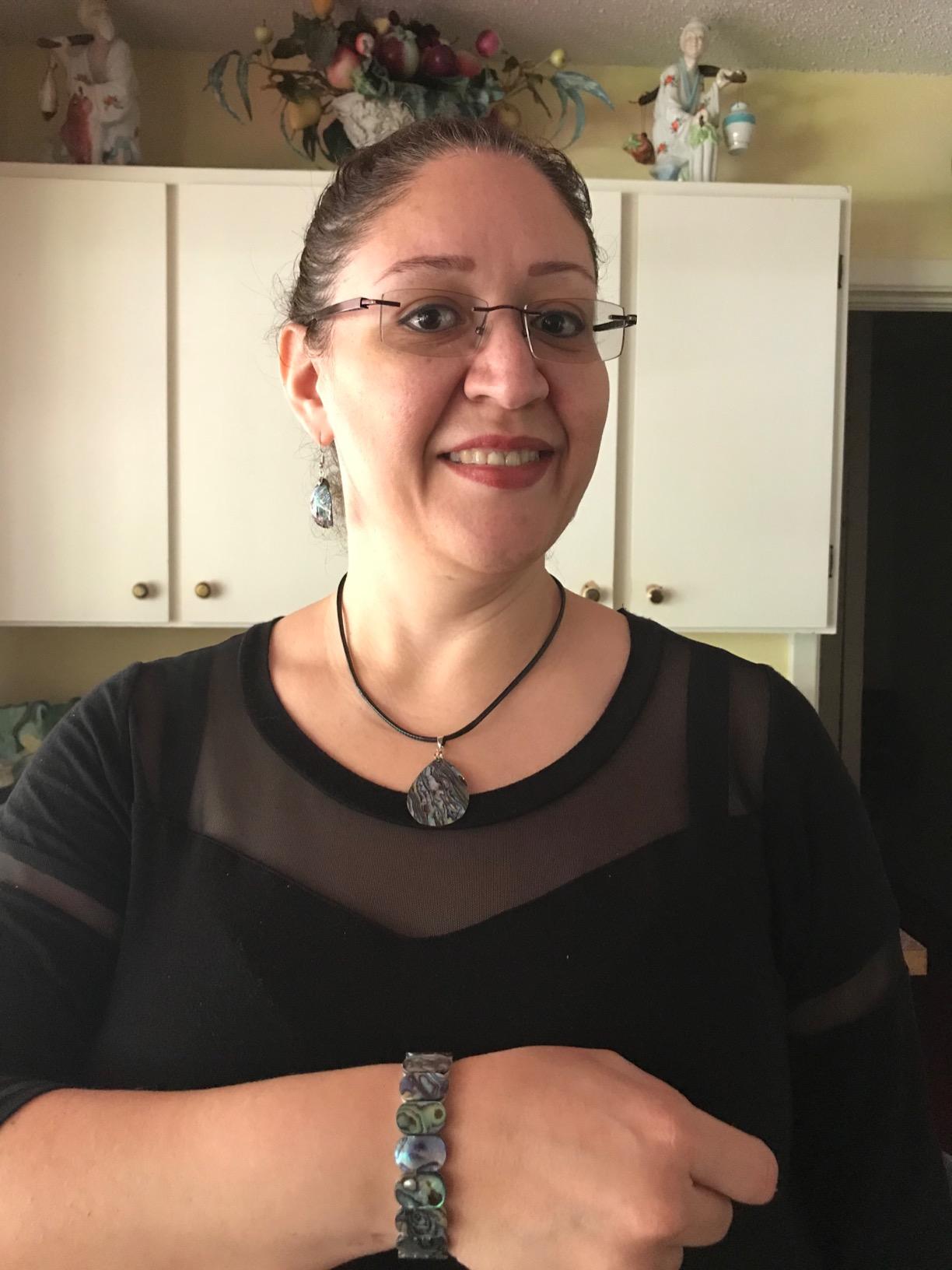 Falari Green Abalone Shell Stretch Bracelet customer photo 2