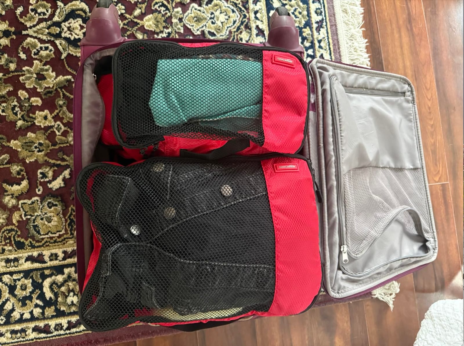 Amazon Essentials 4-Piece Packing Cubes Travel Accessories Set, Luggage Organizer with Double Zipper, Mesh Top, Space-Saving, Medium, Black (Previously Amazon Basics) customer photo 1