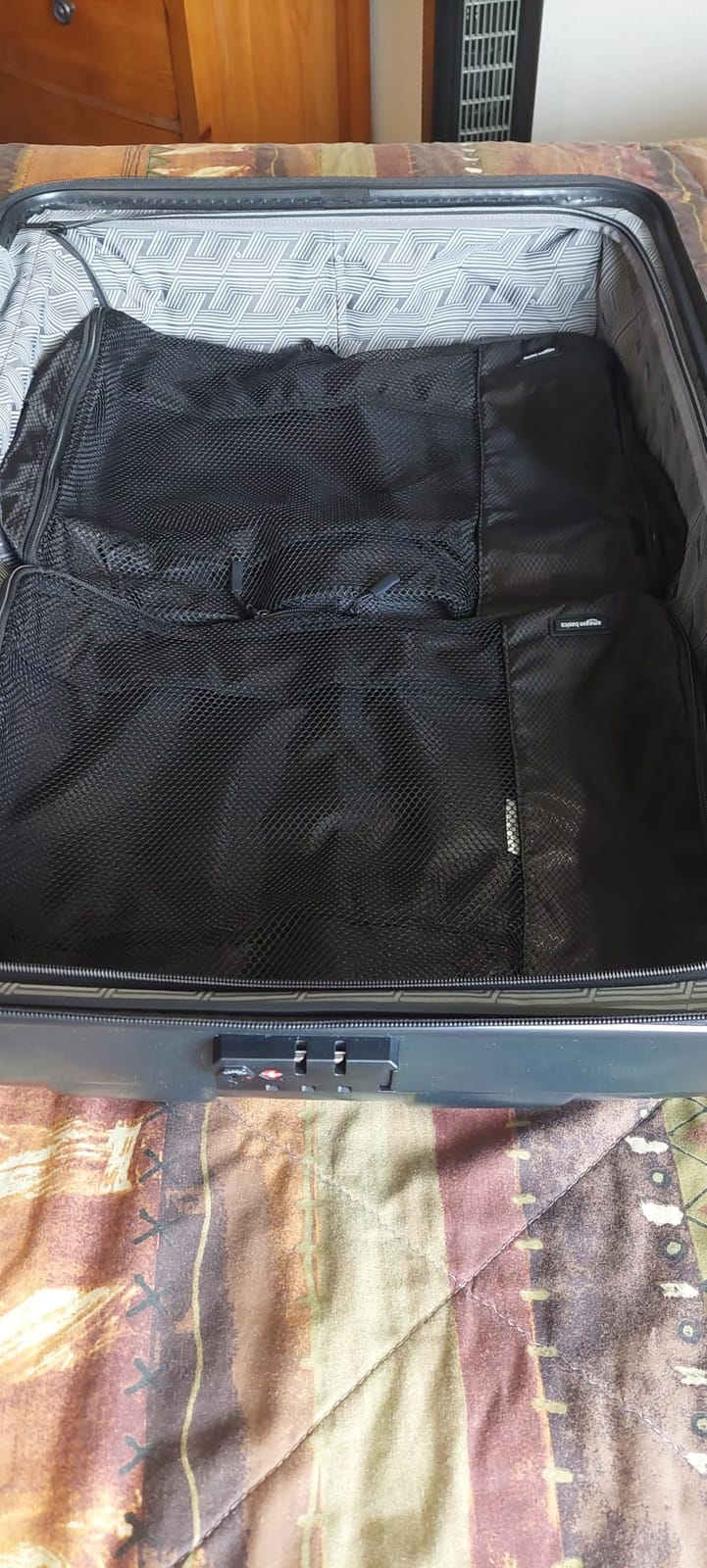 Amazon Essentials 4-Piece Packing Cubes Travel Accessories Set, Luggage Organizer with Double Zipper, Mesh Top, Space-Saving, Medium, Black (Previously Amazon Basics) customer photo 2