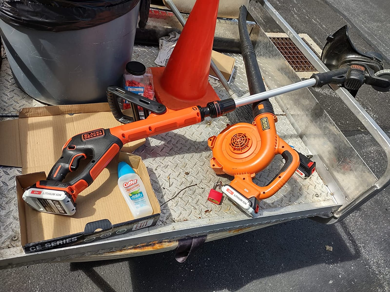 BLACK+DECKER 20V* MAX String Trimmer and Edger, EASYFEED Weed Wacker, 12 Inch Cutting Width, 2 Speed Control Weed Eater, (1) Battery and Charger Included (LSTE523) customer photo 1