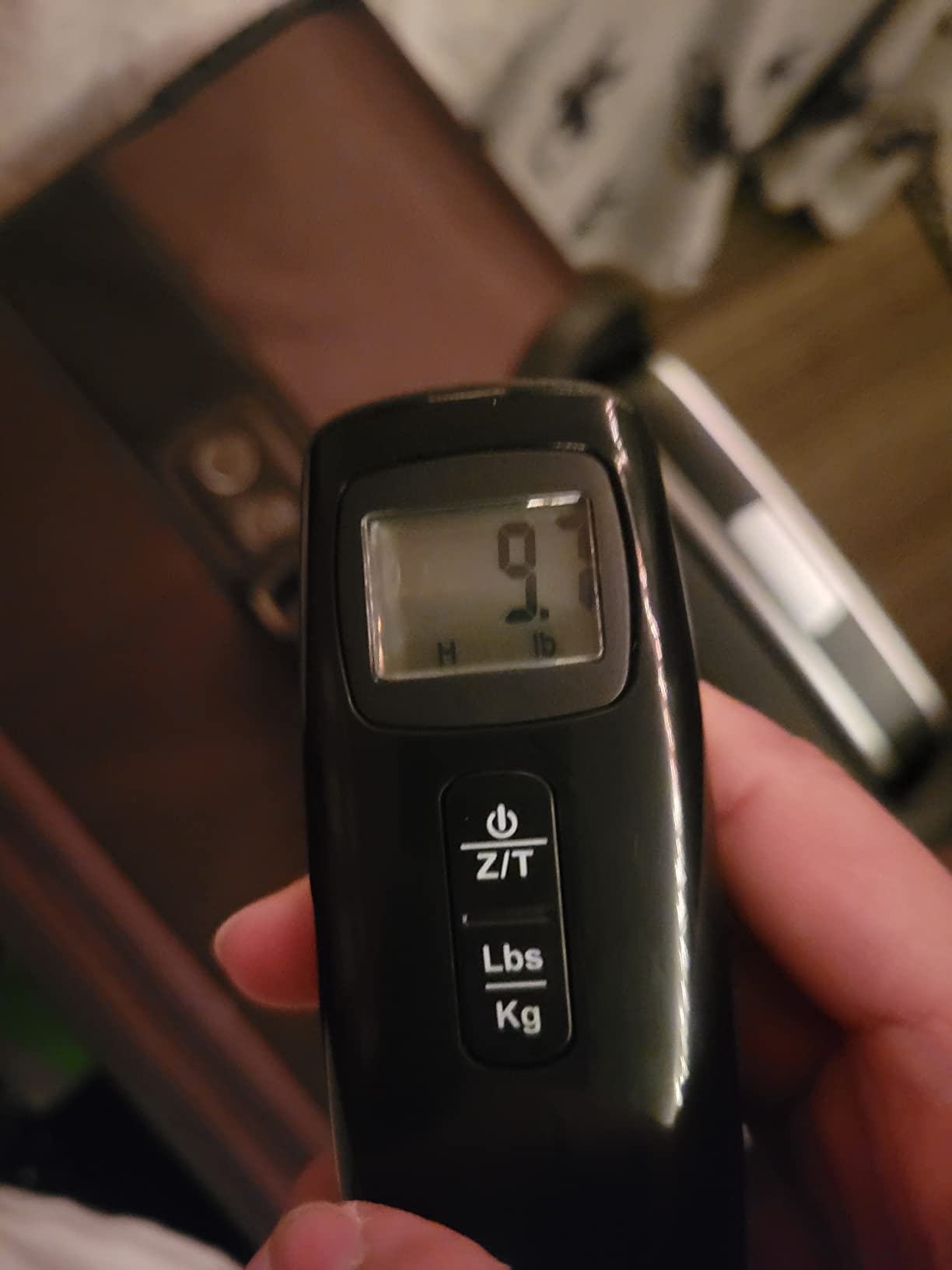 Amazon Basics Portable Digital Luggage Scale for Travel, Hanging Baggage Scale, 110 LBS Load, Black customer photo 2