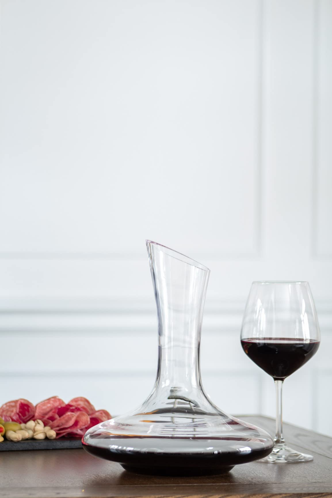 Le Chateau Large Elegant Crystal Wine Decanter with Built-in Aerator customer photo 2