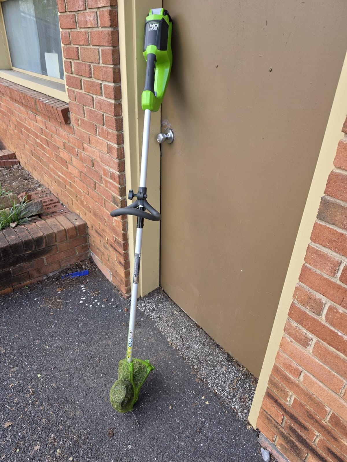 Greenworks 40V 12 in Cordless String Trimmer, 2.0 Ah Battery and Charger customer photo 1