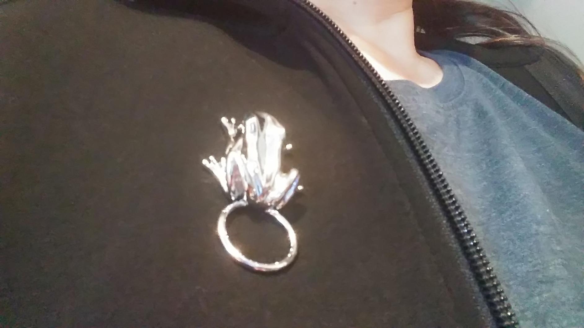 High Polished Lovely Gold Crystal Frog Magnetic Eyeglass Holder Brooch for Shirt customer photo 1