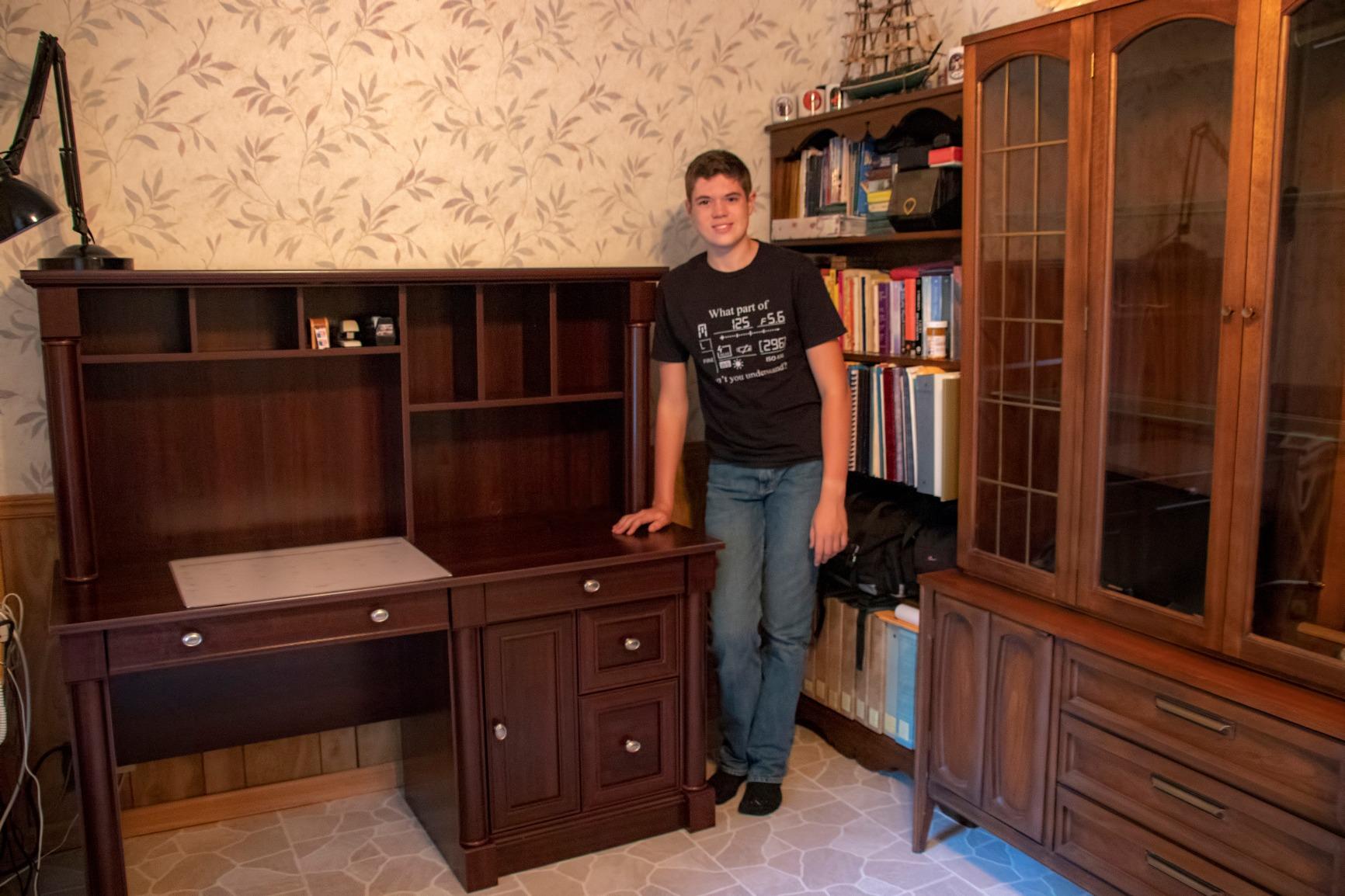 Sauder Palladia Computer Desk with Hutch, Large Storage and File Drawer, Home Office Desk - Select Cherry Finish customer photo 2