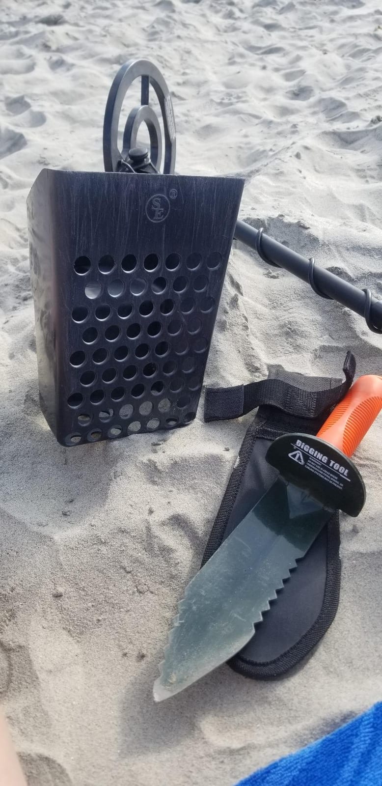 SE Prospector's Serrated Edge Digger Compact Shovel Trowel for Gardening, Metal or Gold Prospecting and Detecting - Includes Carrying Sheath customer photo 2
