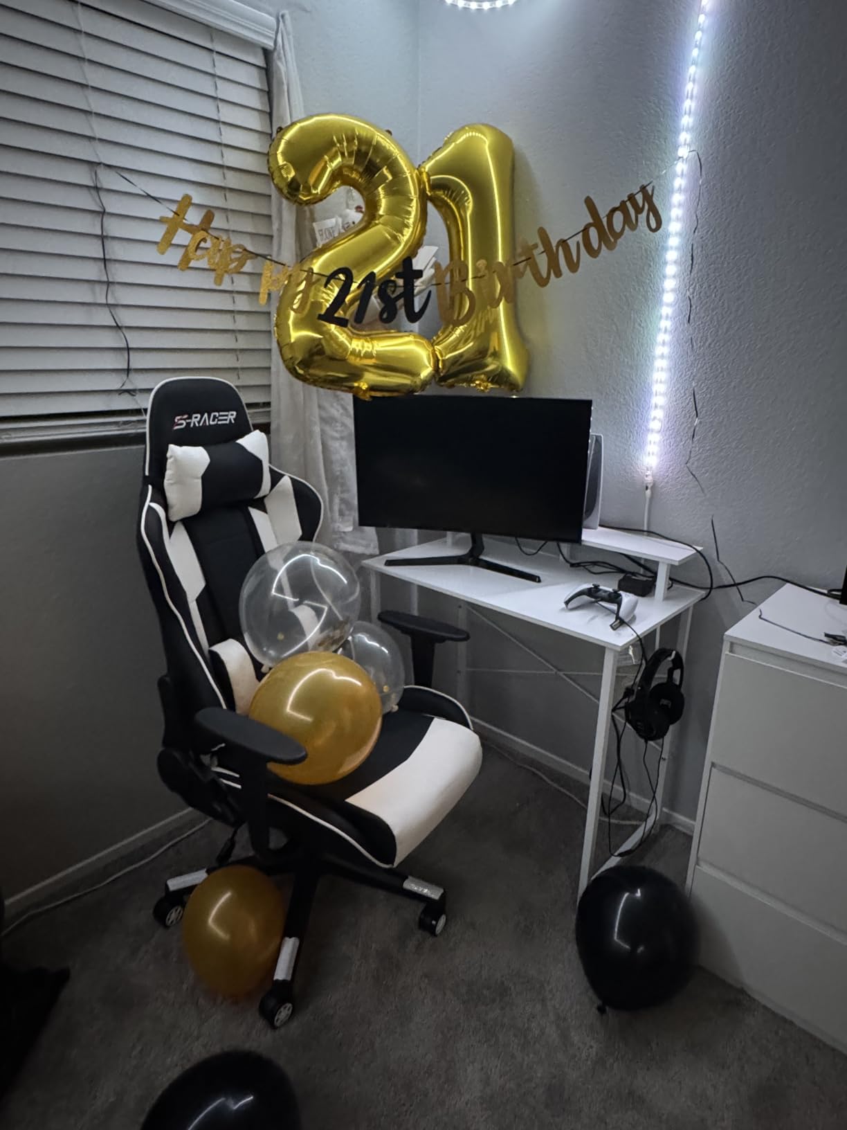 Homall Gaming Chair, Office Chair High Back Computer Chair Leather Desk Chair Racing Executive Ergonomic Adjustable Swivel Task Chair with Headrest and Lumbar Support (White) customer photo 2