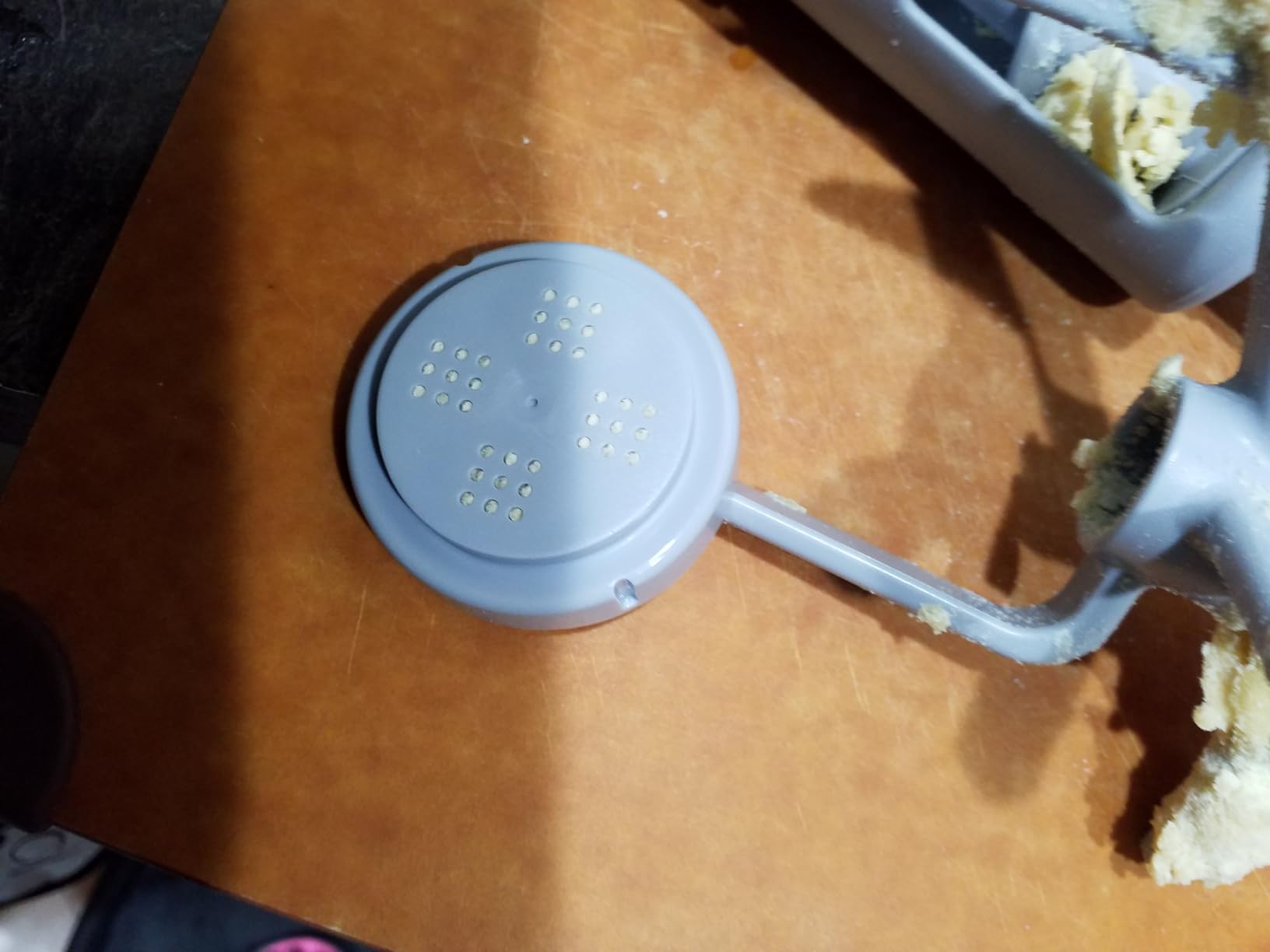 Philips Compact Pasta and Noodle Maker, Viva Collection, Comes with 3 Default Classic Pasta Shaping Discs, Fully Automatic, Recipe Book, White (HR2370/05) customer photo 1