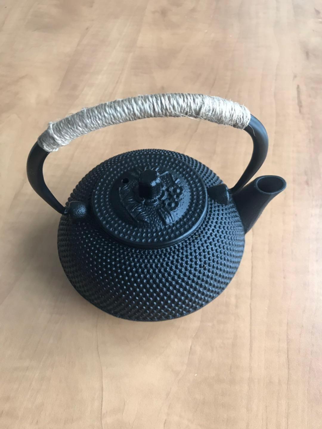 suyika Japanese Tetsubin Cast Iron Teapot Tea Kettle pot with Stainless Steel Infuser for Stovetop Safe Coated with Enameled Interior 22 oz/650 ml customer photo 1