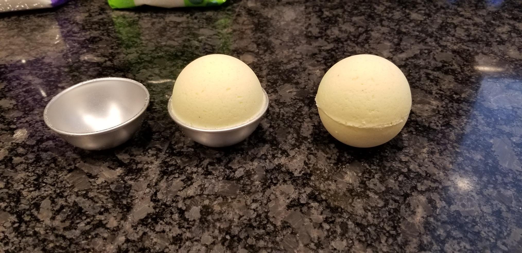 Warmbuy 12 Pcs DIY Metal Bath Bomb Molds, Set of 6 customer photo 1