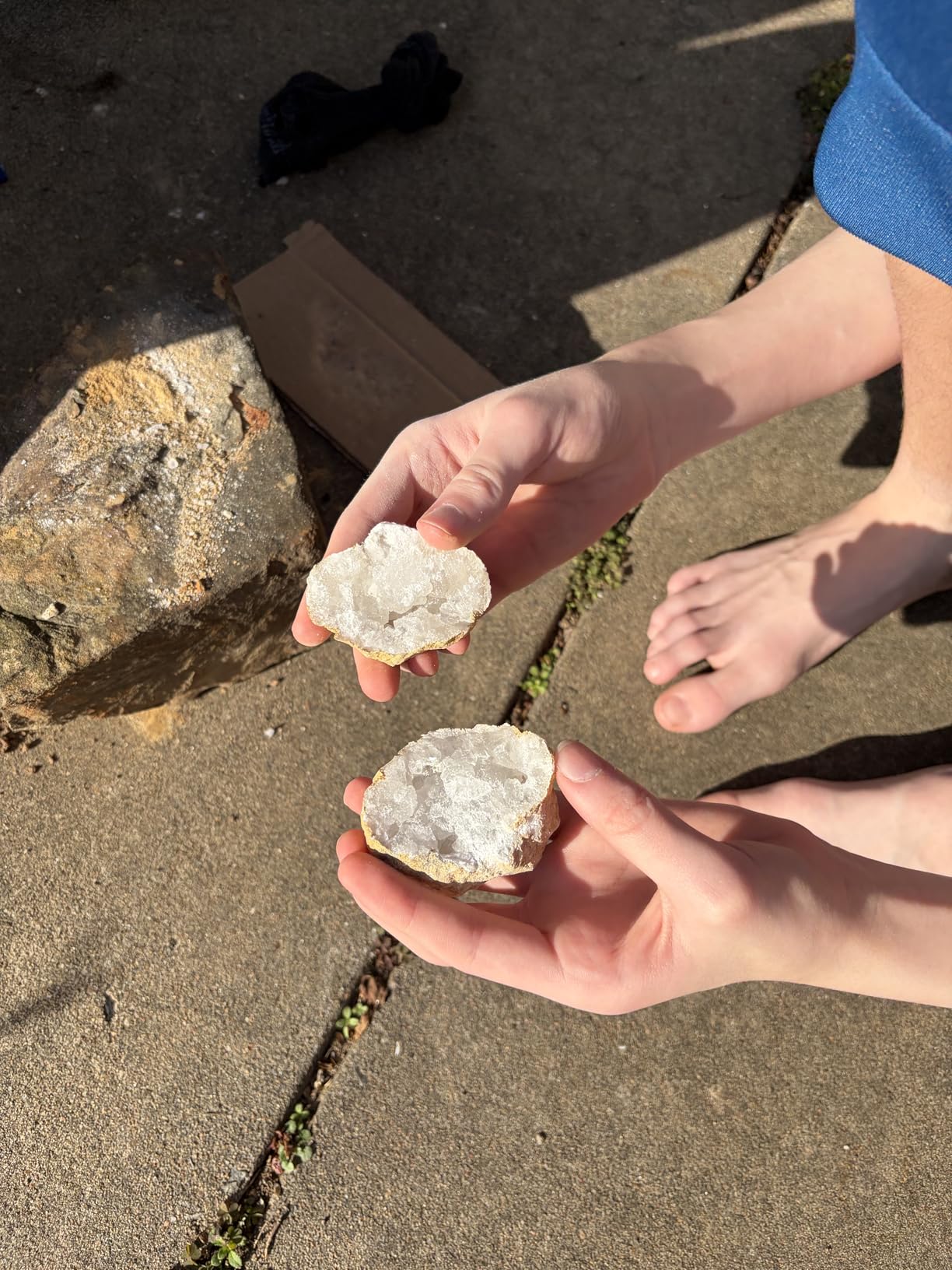 National Geographic Break Open 4 Geodes Earth Science Kit for Kids | 4 Natural Geodes, Safety Goggles, Real Crystals Inside, Break Your Own Geodes, Earth Science Activity, Birthday Gift customer photo 2