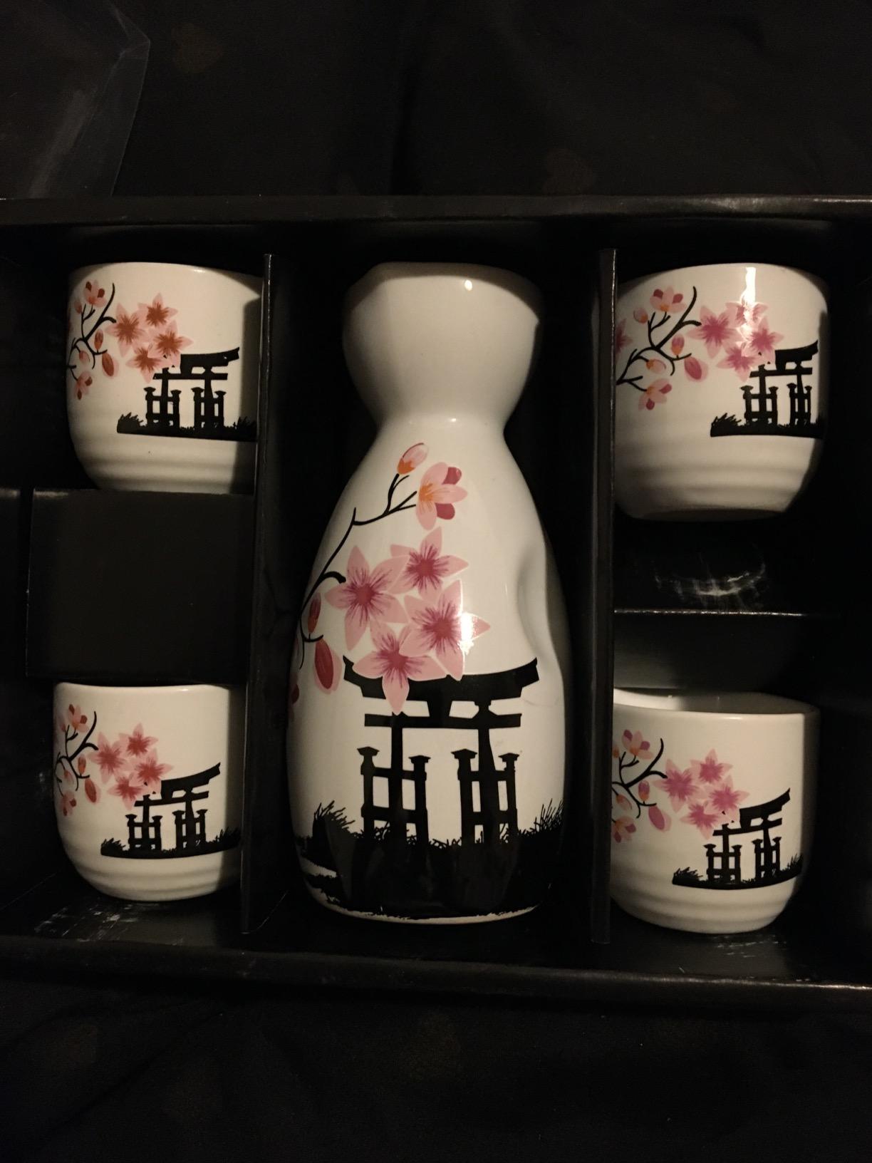 Tosnail 5 Pieces Ceramic Japanese Sake Set, 1 Serving Carafe and 4 Cups - Pink Sakura customer photo 2
