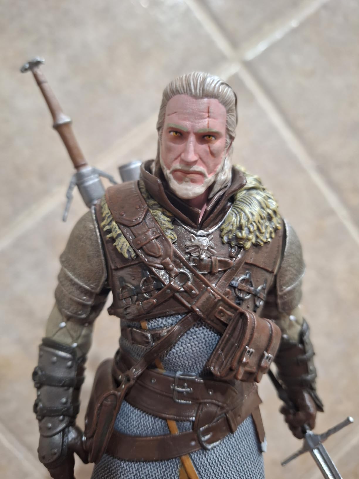 Dark Horse Deluxe The Witcher 3: Wild Hunt: Geralt Grandmaster Ursine Figure customer photo 2