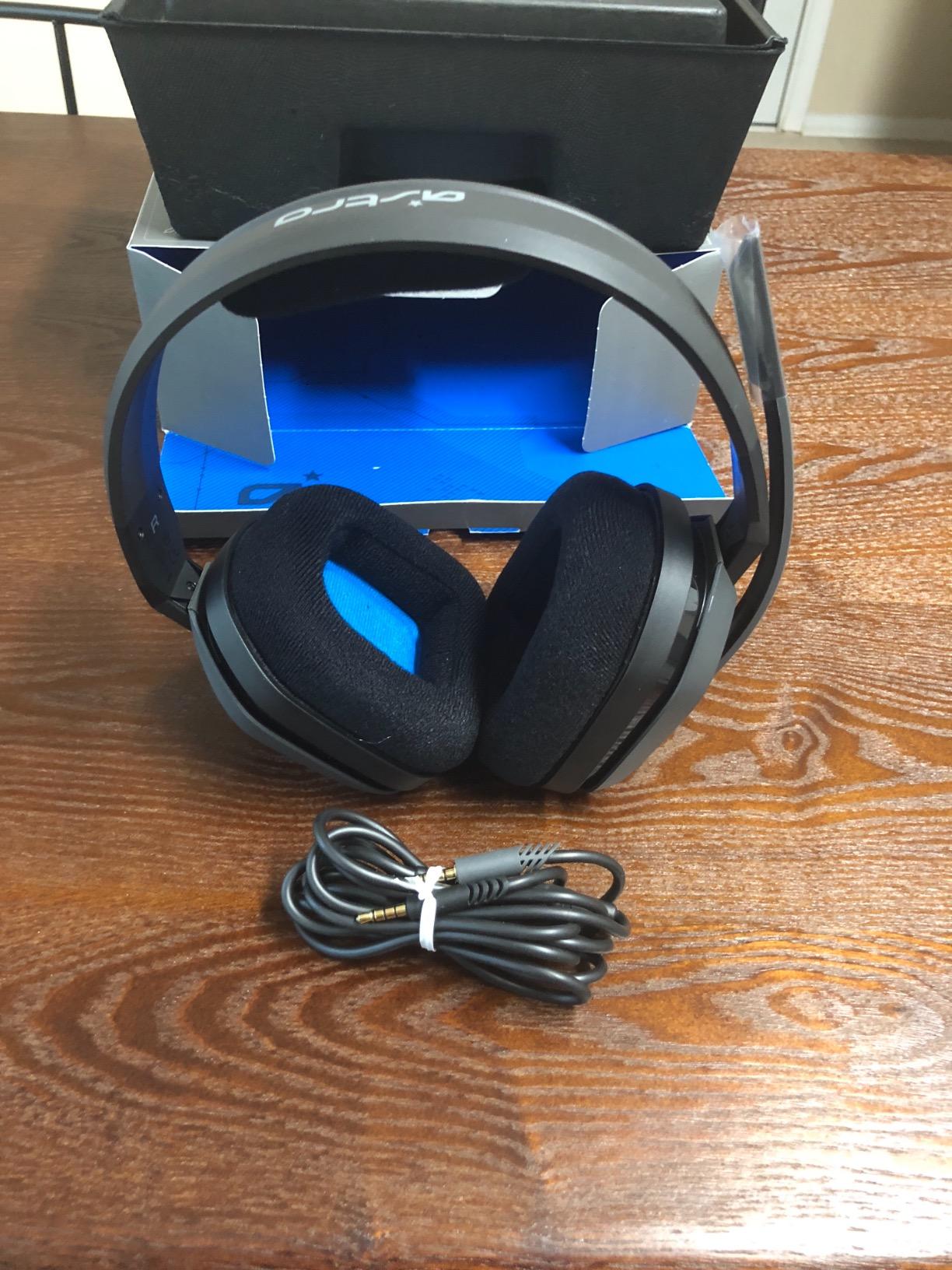 ASTRO Gaming A10 Wired Gaming Headset, Lightweight and Damage Resistant, ASTRO, 3.5 mm Audio Jack, for Xbox Series X|S, Xbox One, PS5, PS4, Nintendo Switch, PC, Mac- Black/Blue customer photo 2