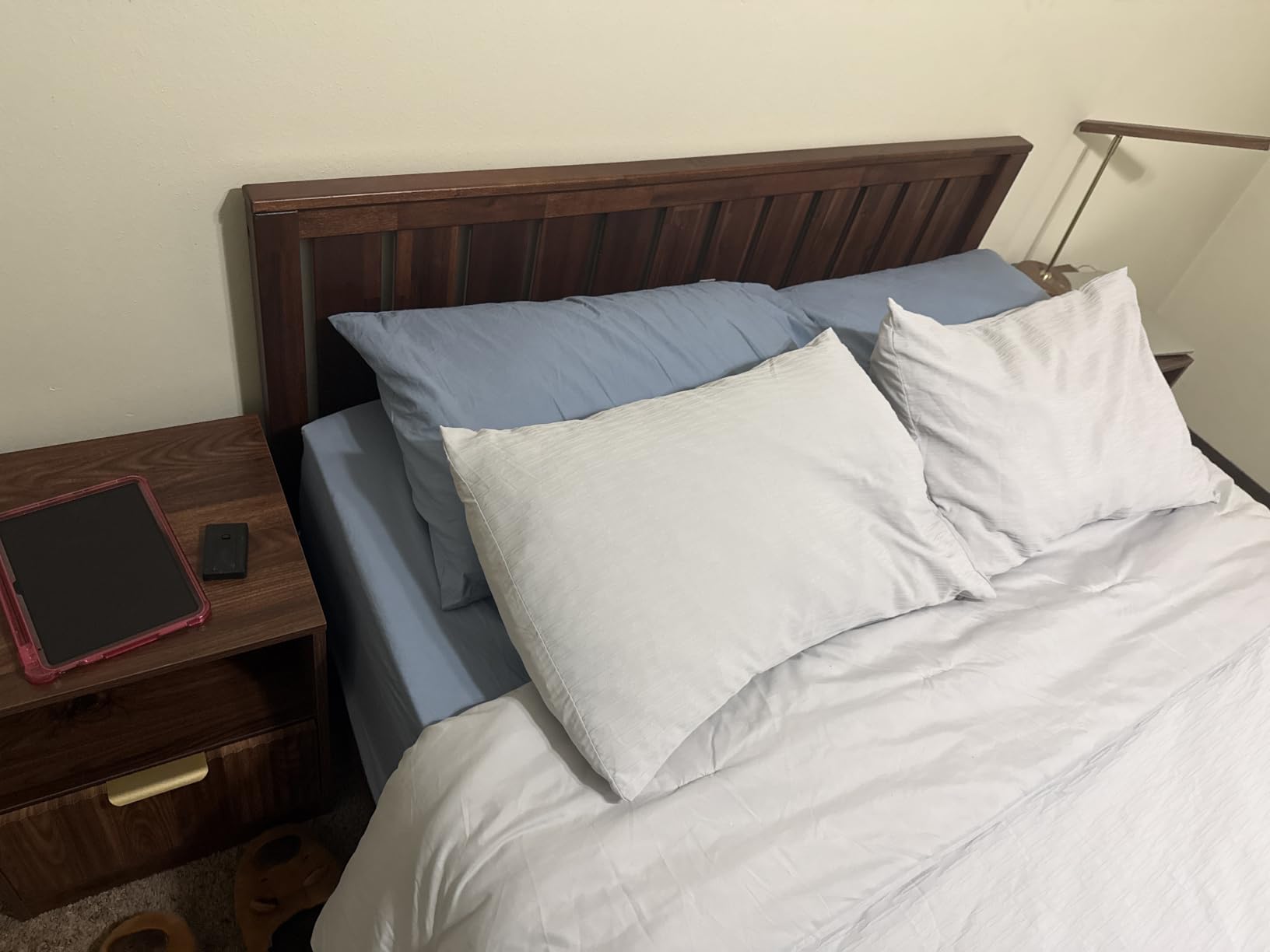 Zinus Vivek Deluxe Wood Platform Bed Frame with Headboard, King customer photo 2
