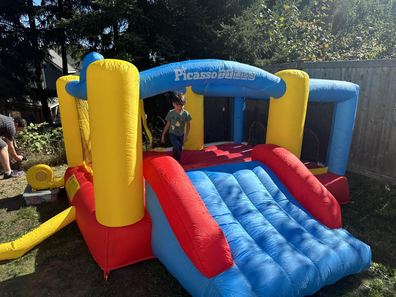 [Upgrade Version] PicassoTiles KC102 12x10 Foot Inflatable Bouncer Jumping Bouncing House, Jump Slide, Dunk Playhouse w/Basketball Rim, 4 Sports Balls, Full-Size Entry, 580W ETL Certified Blower customer photo 2