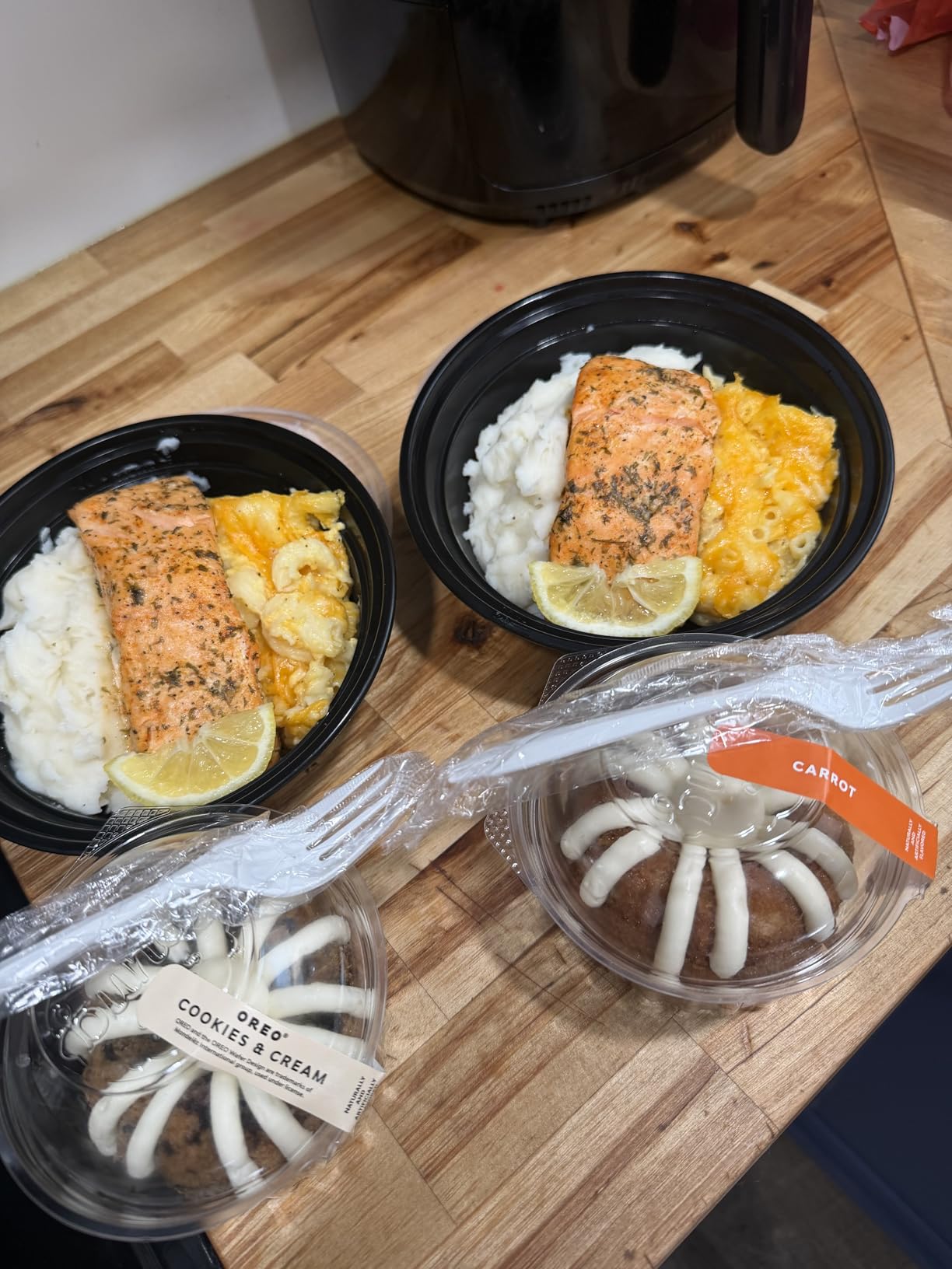Freshware Meal Prep Bowl Containers [30 Pack] Plastic Bowls with Lids for Soup and Salad, Food Storage Bento Box, BPA Free, Stackable, Lunch Boxes, Microwave/Dishwasher/Freezer Safe (28 oz) customer photo 1