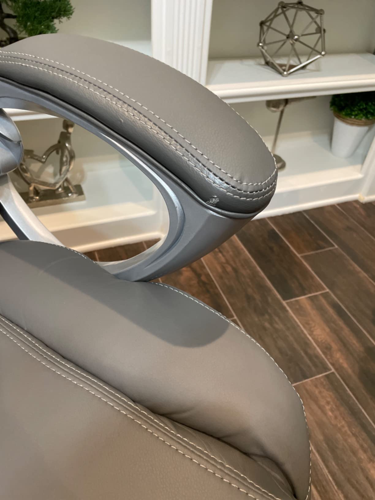 Serta Bryce Executive Office Chair, Ergonomic Computer Desk Chairs with Patented AIR Lumbar Support, Comfy Body Pillows, Height Adjustable, Swivel Base with Wheels, Bonded Leather, Black customer photo 1