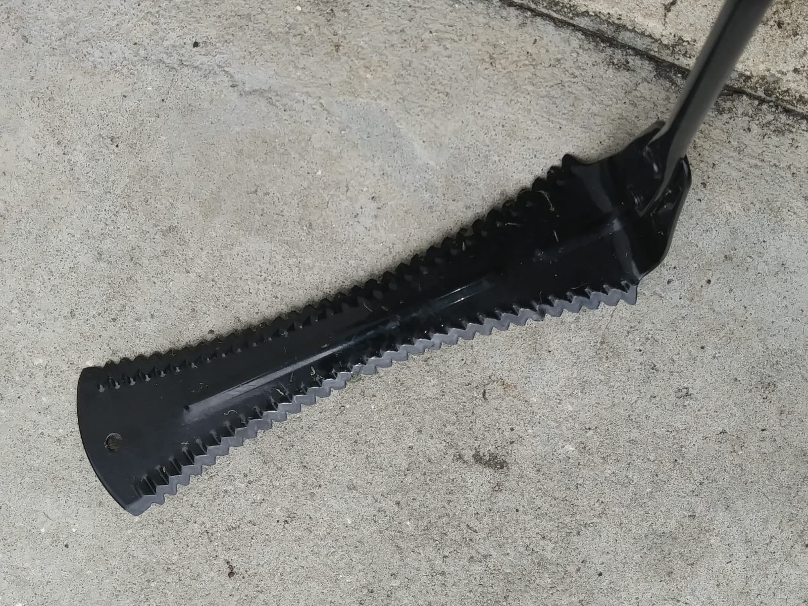 True Temper 2942600 Grass Whip with Double-Edged Serrated Steel Blade and 22 in. Hardwood Handle customer photo 1