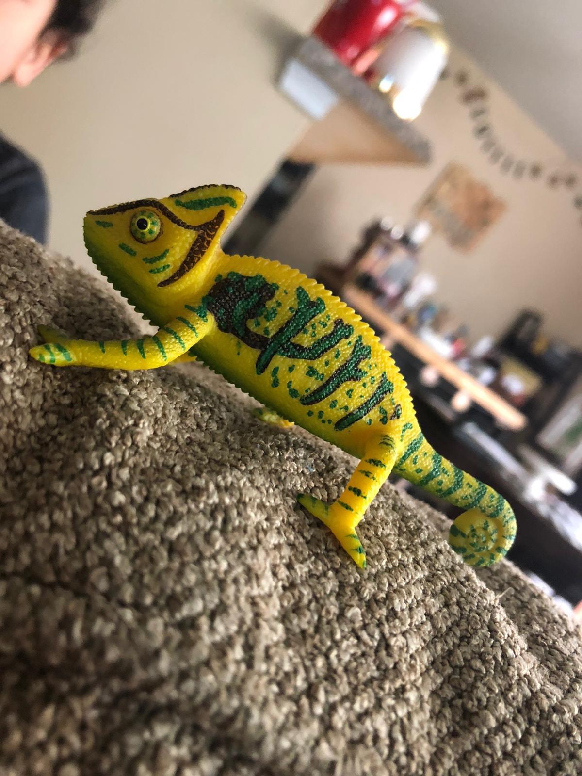 MOJO Chameleon Realistic International Wildlife Toy Replica Hand Painted Figurine customer photo 2