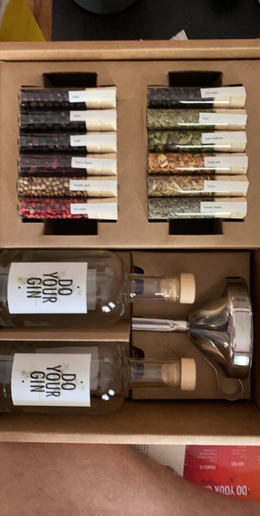 DO YOUR GIN | DIY Gin Making Kit with 12 Botanicals, Bottles & Recipes | Cocktail Making Kit | Gifts for Gin Lovers, Men & Women | Birthday, Father's Day & Christmas customer photo 1