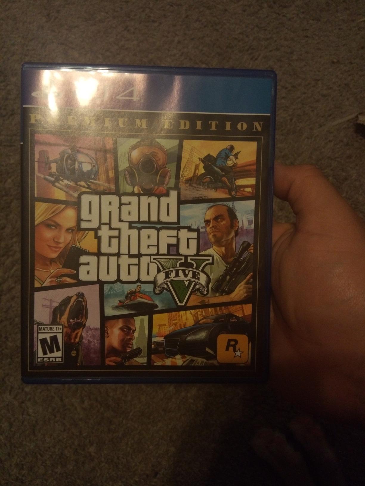 Grand Theft Auto V - Premium Online Edition (PS4) customer photo 2