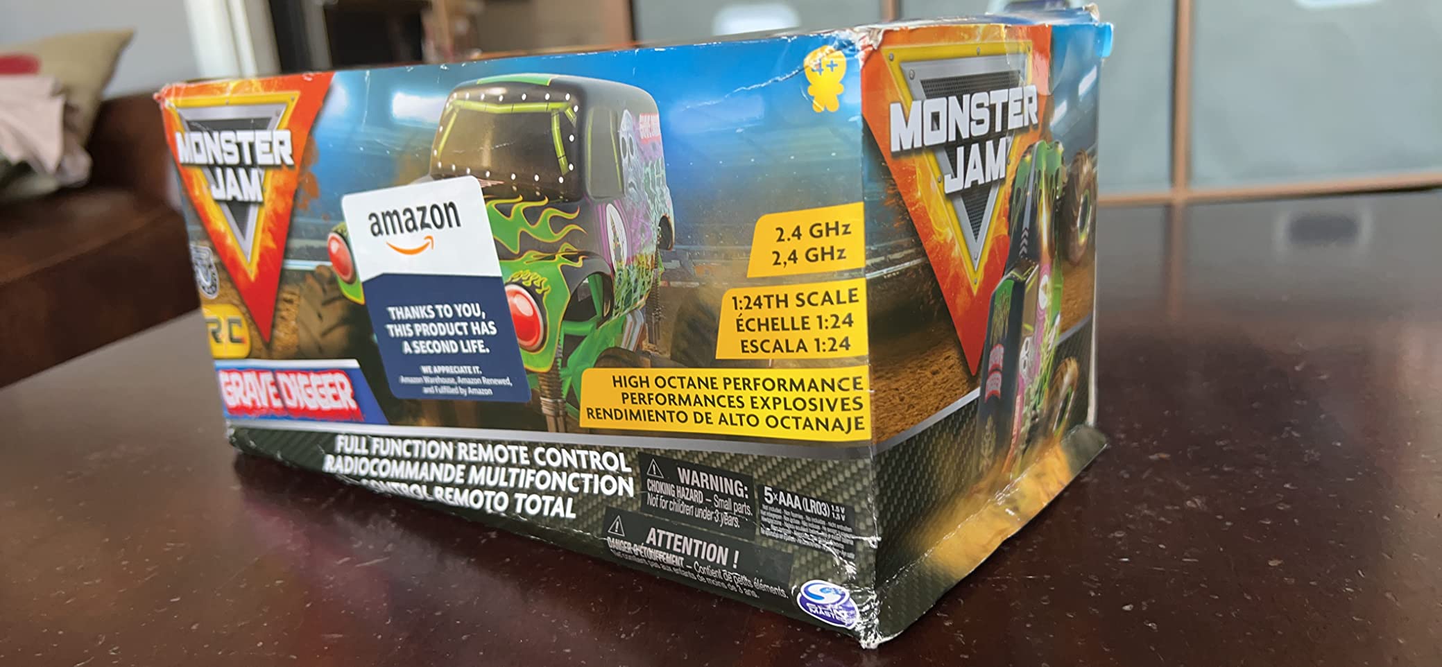 Monster Jam 6047110 Official Megalodon Remote Control Monster Truck, 1:24 Scale, 2.4 GHz, for Ages 4 and Up customer photo 2