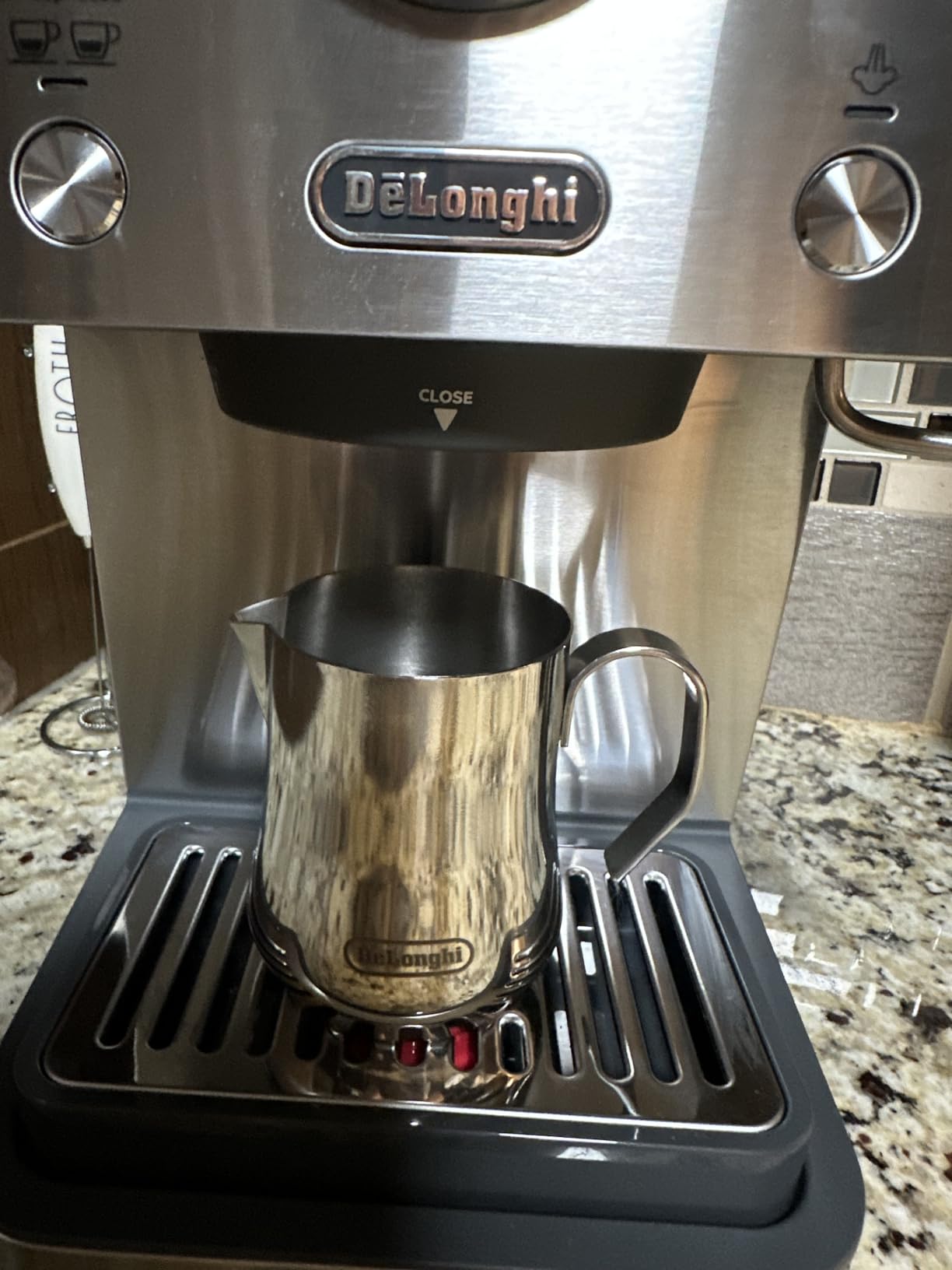 De'Longhi DLSC060 Milk Frothing Jug, 12 oz, Stainless Steel customer photo 2