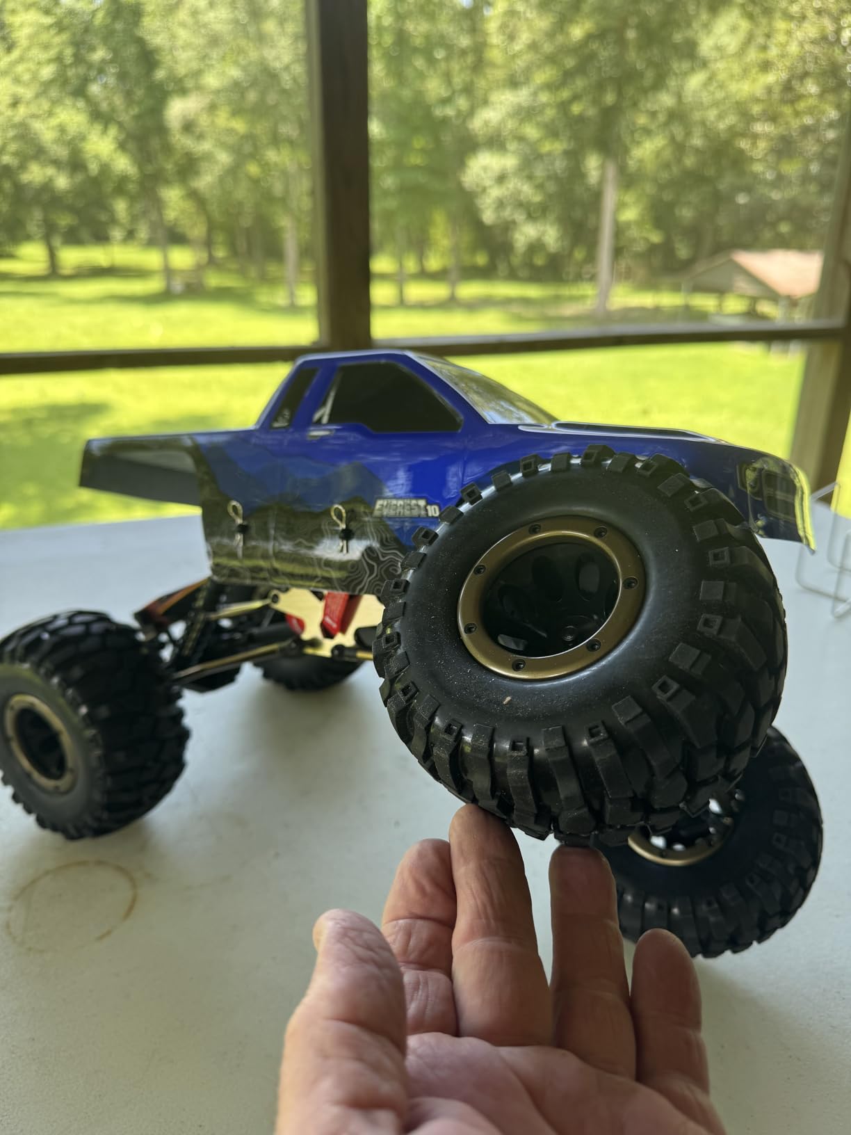 Redcat Racing Everest-10 Electric Rock Crawler with Waterproof Electronics, 2.4Ghz Radio Control (1/10 Scale), Blue/Black customer photo 1
