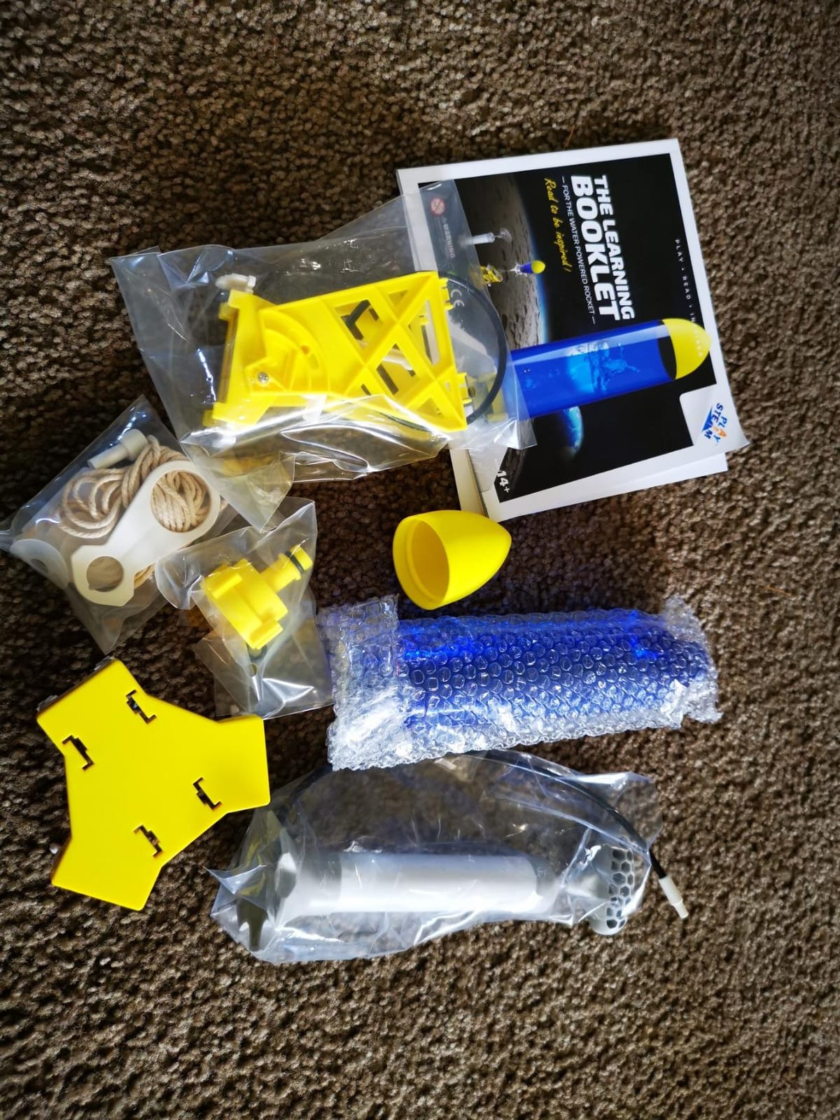 PLAYSTEM Outdoor Water Powered Rocket Physics Learning Set-with Tail, Body and Pump DIY Rocket Science Experiment Kit- Space STEM Outdoor Toys Gift for Kids,Teens, Boys & Girls customer photo 1