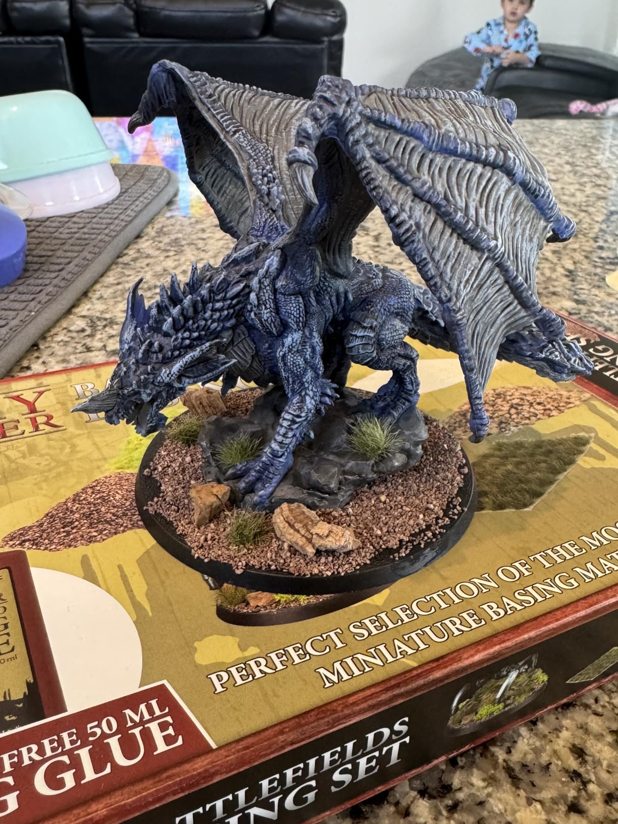 The Army Painter, Battlefields Basing Set | Modelling kit with 50 ml PVA glue, 35 green grass tufts and 1 box of grass, for terrain and Warhammer miniatures customer photo 2