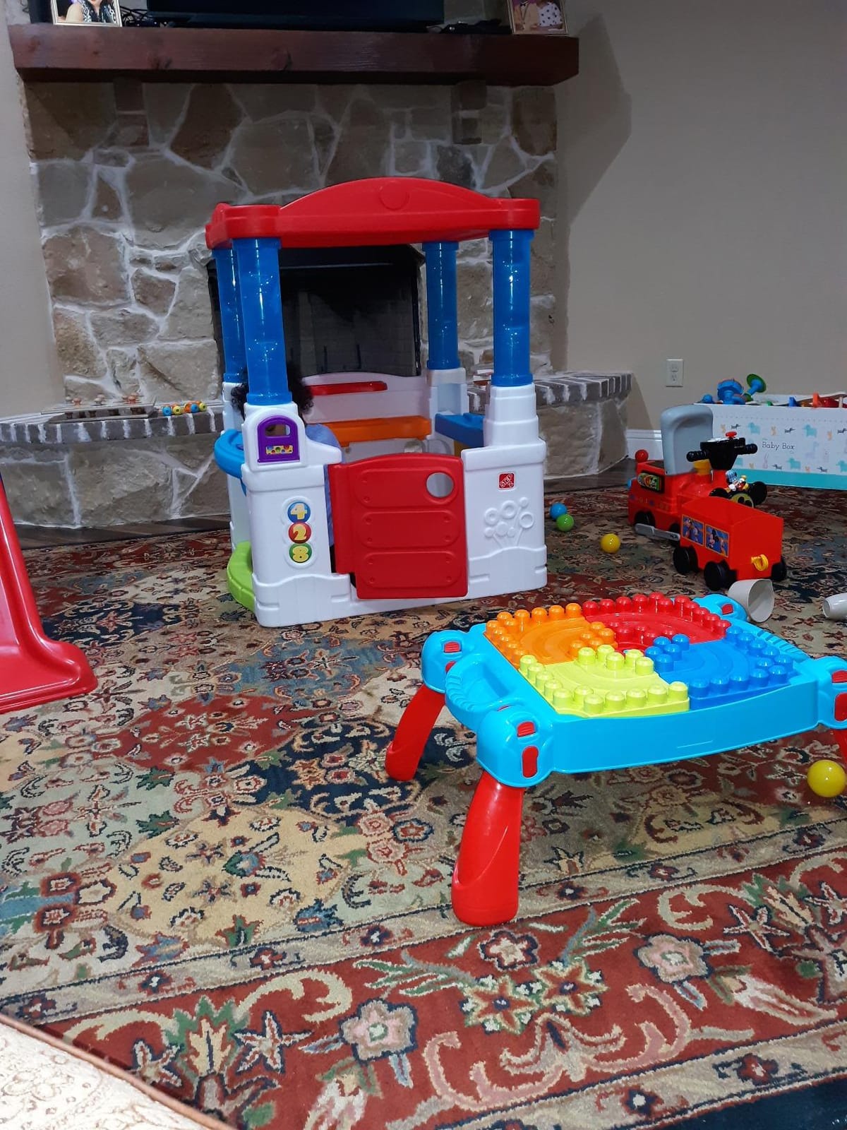Step2 Crazy Maze Toddler Ball Pit, Kids Playhouse, Indoor/Outdoor Playset, Interactive Play with Sounds, Includes 20 Colorful Balls, Made of Durable Plastic, For Toddlers 1.5+ Years Old customer photo 2