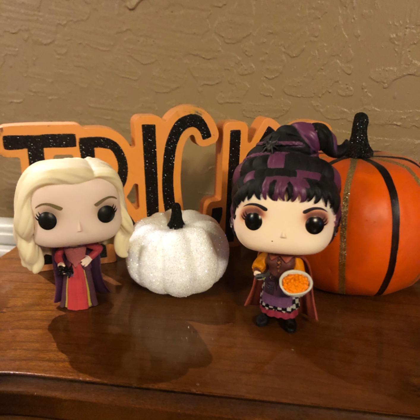 Funko POP! Disney: Hocus Pocus - Sarah Sanderson with Spider | Official Merch - Collectable Vinyl Figurine for Shelf Display - Birthday Gift Idea for Fans and Collectors customer photo 1