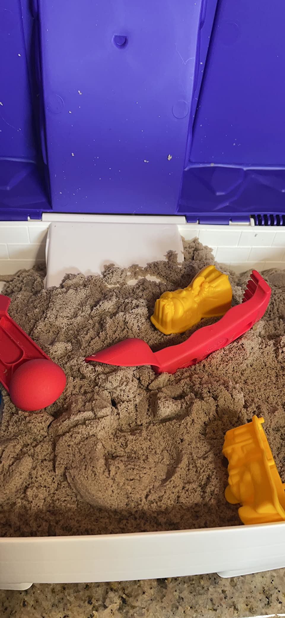 Kinetic Sand Folding Sandbox Set, Moldable Play Sand Sensory Toys, Ages 3+ customer photo 1