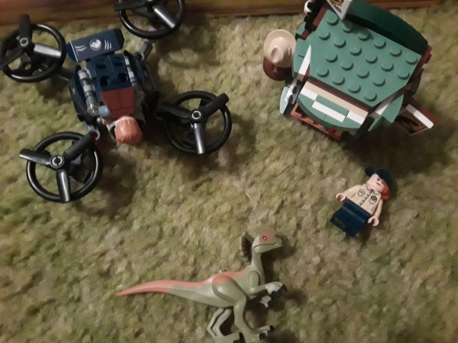 LEGO Jurassic World Dilophosaurus on The Loose 75934 Building Kit (168 Pieces) customer photo 1