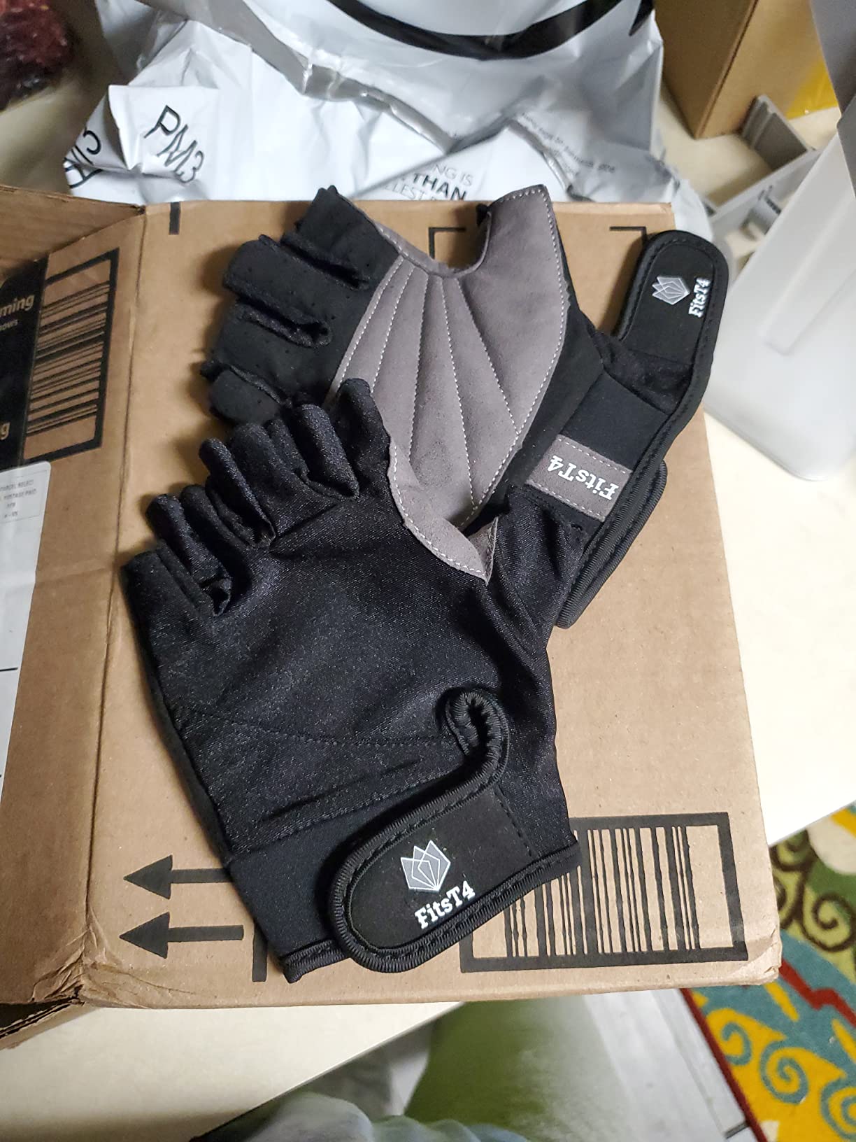FitsT4 Sports Half Finger Padded Palm Gloves for Diving, Sailing, Jet Skiing, Stand-UP Boarding, Kayaking and Water Skiing, Suitable for Men&Women&Youth customer photo 1