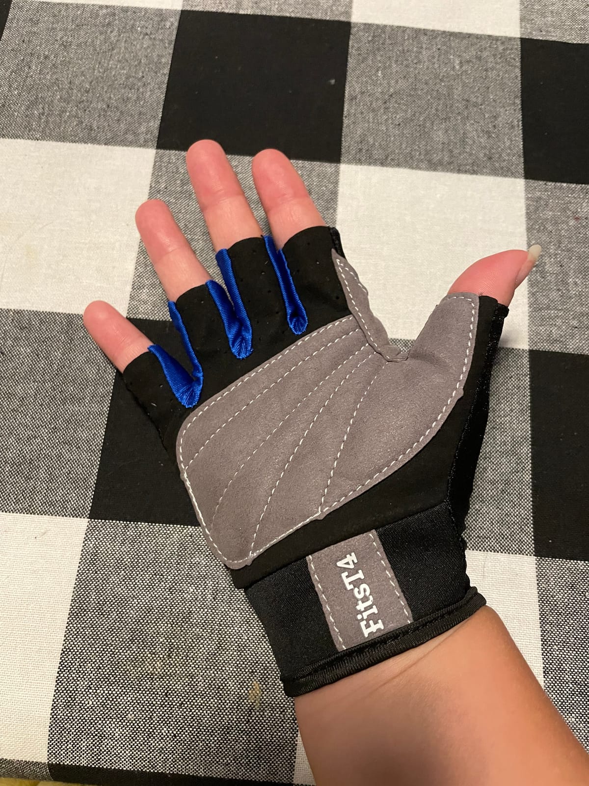 FitsT4 Sports Half Finger Padded Palm Gloves for Diving, Sailing, Jet Skiing, Stand-UP Boarding, Kayaking and Water Skiing, Suitable for Men&Women&Youth customer photo 2