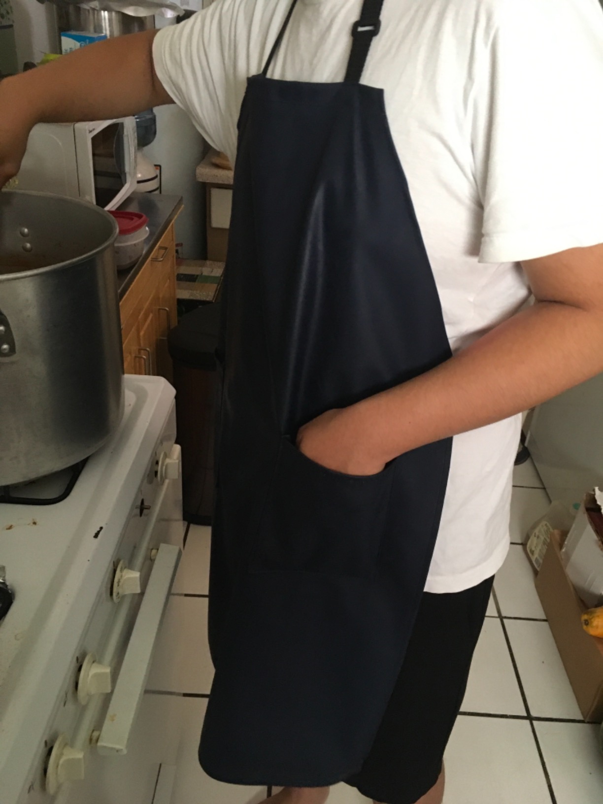VWELL Waterproof Rubber Vinyl Apron W/ 2 Pockets - Lab Apron for DishWashing,Grooming customer photo 1