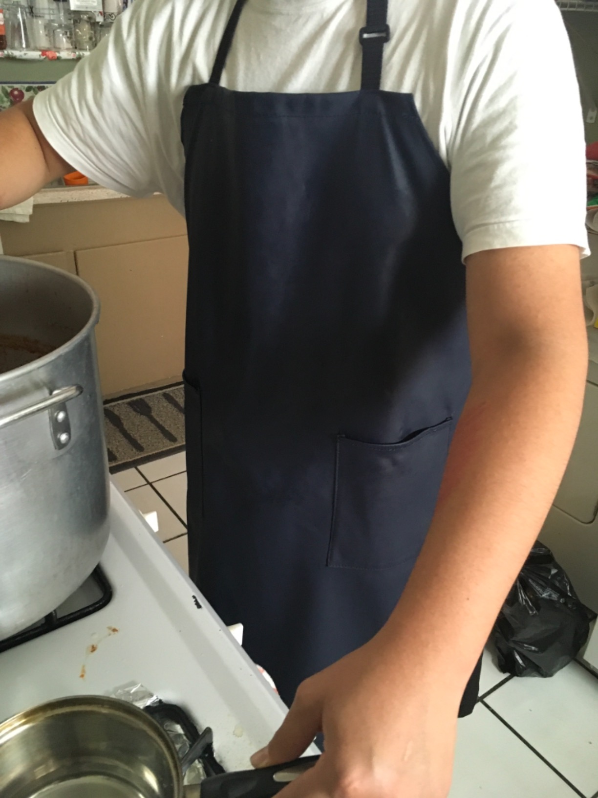 VWELL Waterproof Rubber Vinyl Apron W/ 2 Pockets - Lab Apron for DishWashing,Grooming customer photo 2