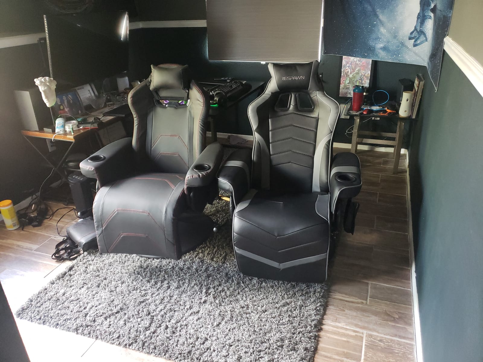 Respawn 900 Gaming Recliner Chair with Footrest, Cup Holder and Swivel customer photo 2