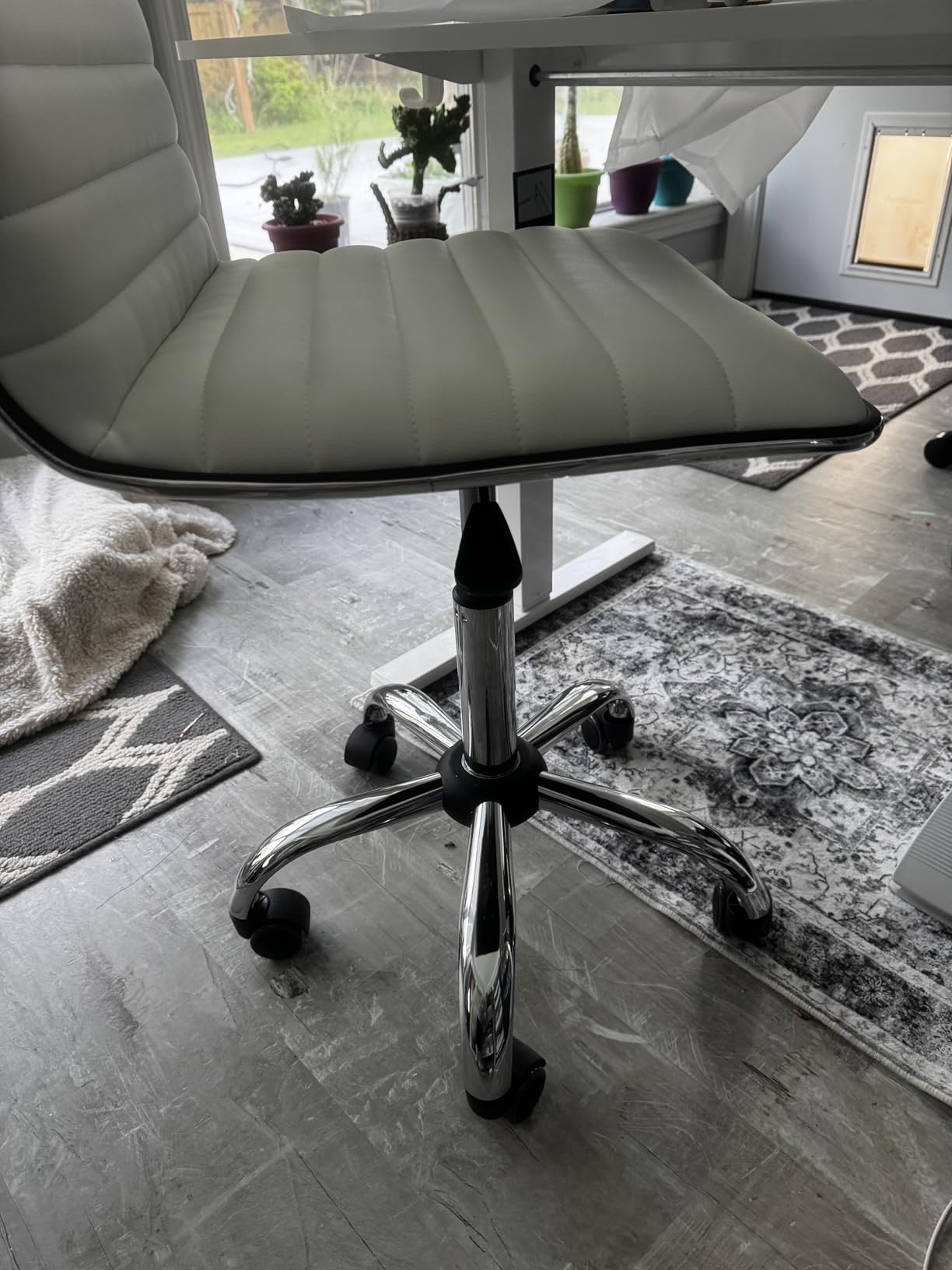 Yaheetech Black Armless Vanity Desk Chair with Wheels, Ribbed PU Leather customer photo 1
