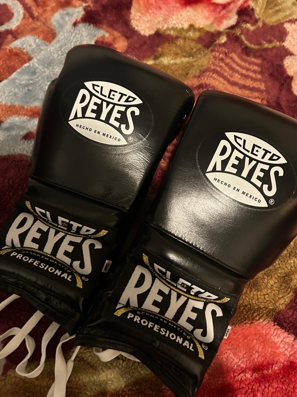 Cleto Reyes Traditional Professional-Grade Boxing Gloves with Laces for Training, Sparring and Heavy Punching Bags for Men and Women, MMA, Kickboxing, Muay Thai customer photo 1