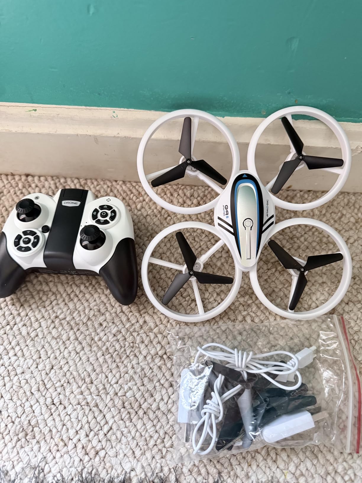 Q9s Drones for Kids,RC Drone with Altitude Hold and Headless Mode,Quadcopter with Blue&Green Light,Propeller Full Protect,2 Batteries and Remote Control,Easy to fly Kids Gifts Toys for Boys and Girls customer photo 2