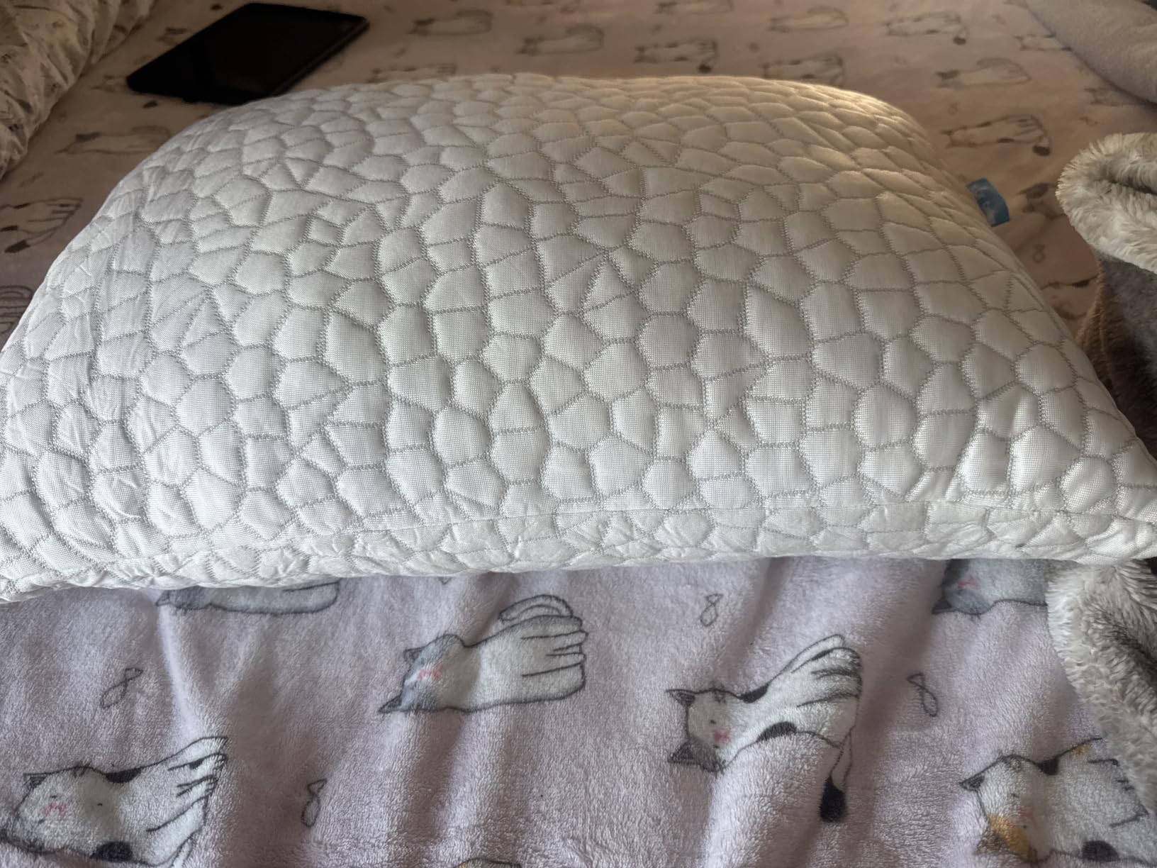 QUTOOL Cooling Pillow for Sleeping, CertiPUR-US Shredded Memory Foam Queen Pillows Set of 2, Cool Pillow for Hot Sleepers Adjustable Firm Pillow for Side, Back, Stomach Sleepers Soft Yet Support,White customer photo 2