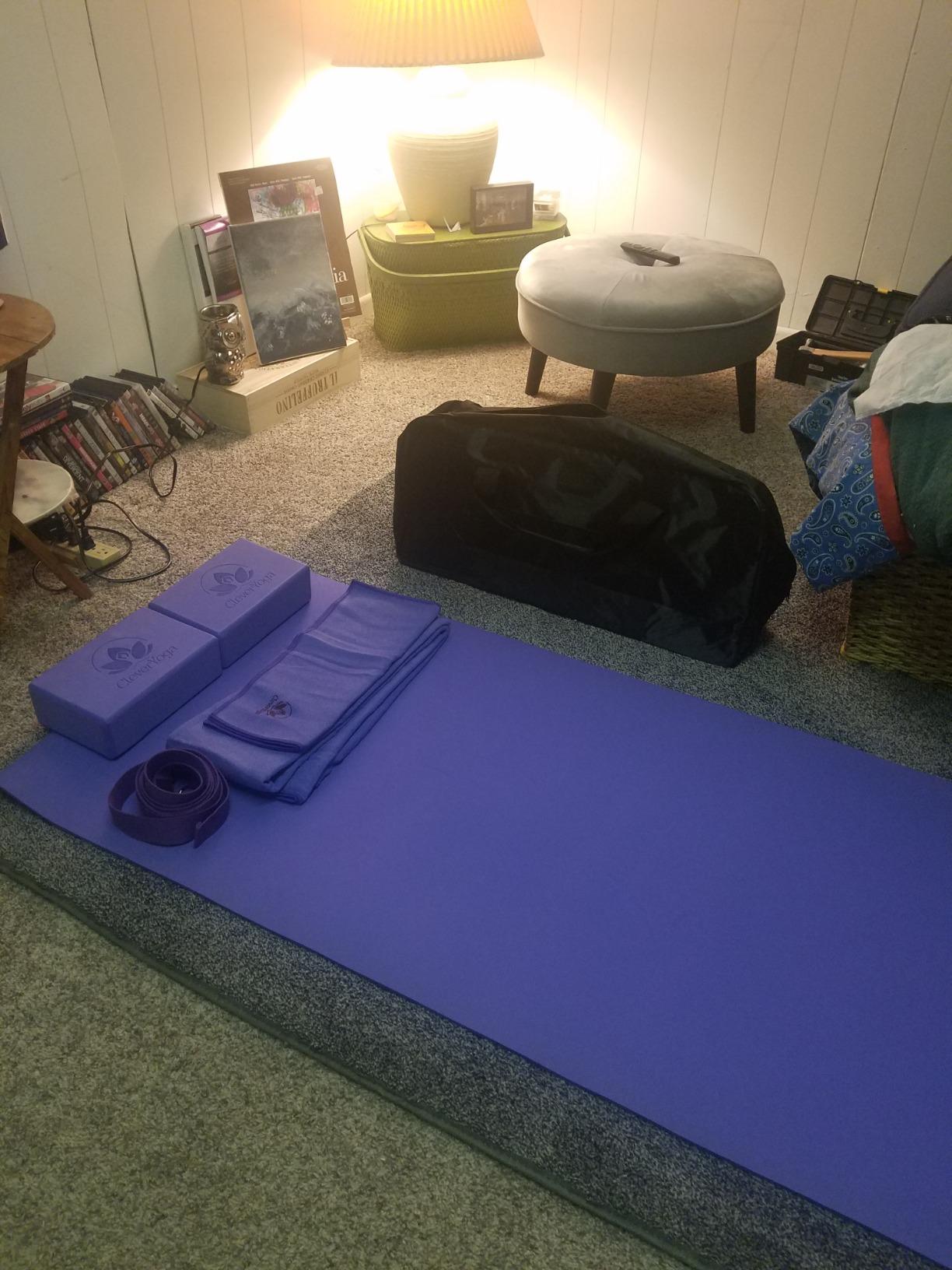 Clever Yoga - 7 Piece Yoga Kit for Women & Men, 6mm Cushioned Mat, 2 Blocks, Strap, Mat and Hand Towels & Carrying Bag - Starter Yoga Set customer photo 2