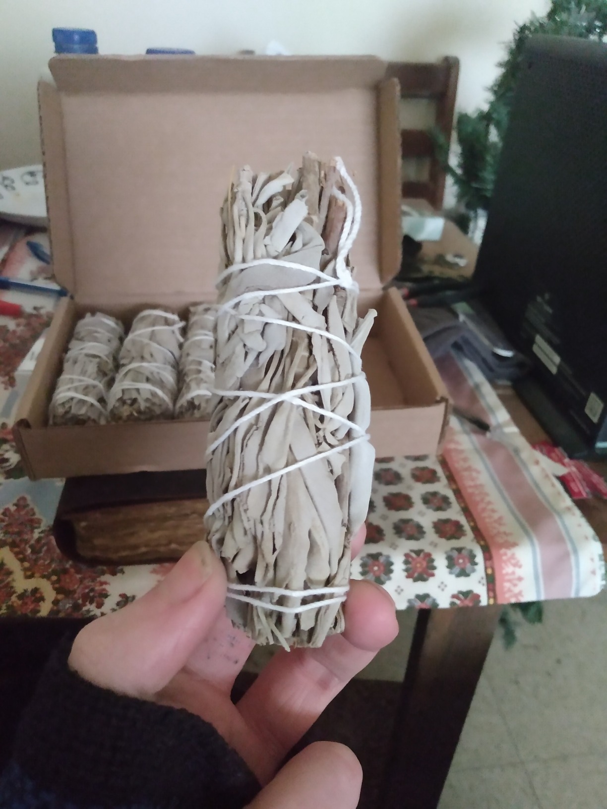 White Sage Sticks 6 Pack, 4in Smudge Sticks Bundle for Cleansing & Smudging customer photo 1