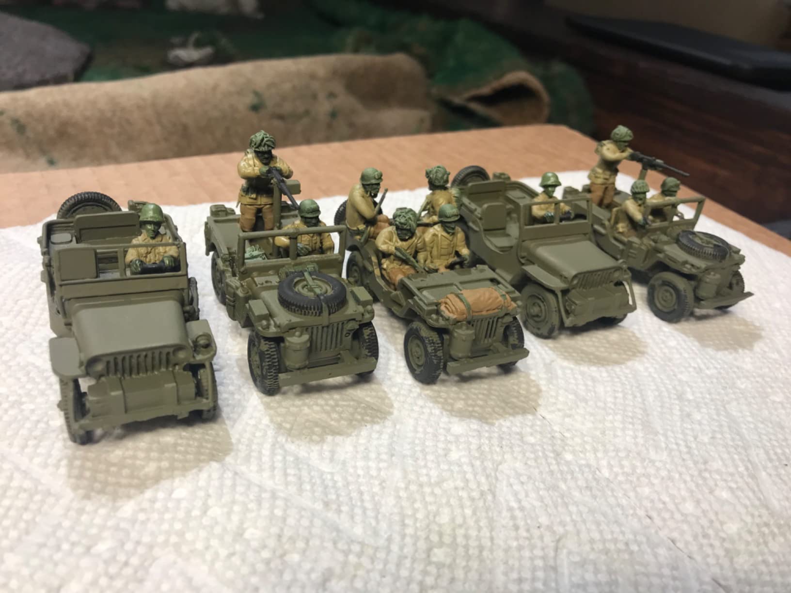 Vallejo - WWII American Armour & Infantry Model Color Paint Set | Historic US Military Shades | Brush & Airbrush Compatible Acrylic Colors | Pro Modeler Collection | 6 bottles x 18 ml. (0.6 fl.oz) customer photo 2