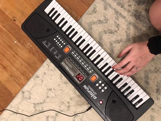 Electronic Keyboard 61 Keys, Piano for Kids with Microphone for Beginners customer photo 1